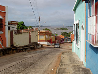 Ciudad Bolivar, koloniaalstiilis kesklinn, taamal ainus sild üle rio Orinoco