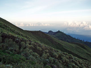 peaaegu üleval, taamal paistavad Gili saared ja silmapiiril Gunung Agung