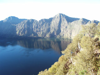 Danau Segara Anak, 2 000 meetri kõrgusel, vulkaanikraatris asetsev järv