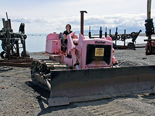 Ngawi, traktorid kaluripaatide vedamiseks