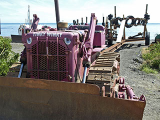 Ngawi, traktorid kaluripaatide vedamiseks