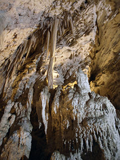 Aranui Caves