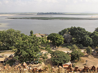 Lions Of Stone ja Irrawaddy jõgi ülevalt vaadatuna