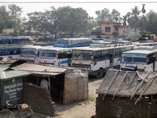 Kakarbhitta autobussijaam … hakkame endile bussi otsima