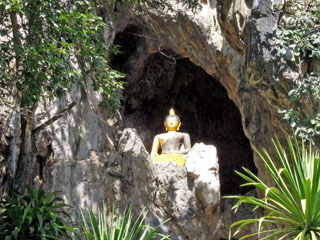 Wat Tham Phra