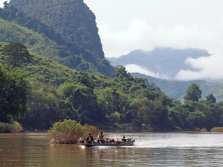Nam Ou river, paaadireis on alanud